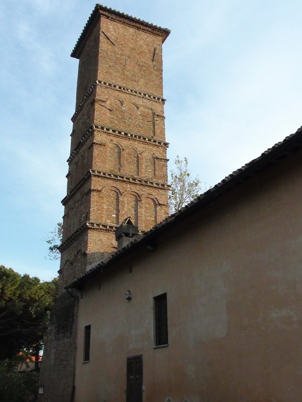 Il campanile divenuto torre di avvistamento